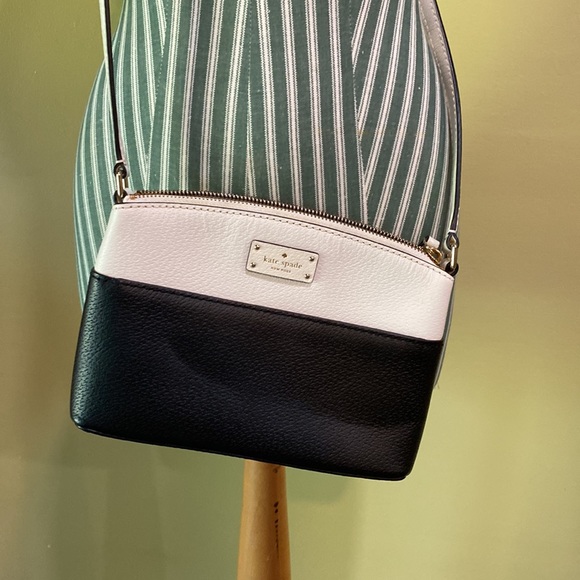 Kate Spade Purse - Picture 2 of 9